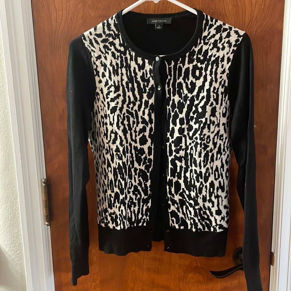 Ann Taylor cardigan. Leopard print on front, black sleeves and back. Small